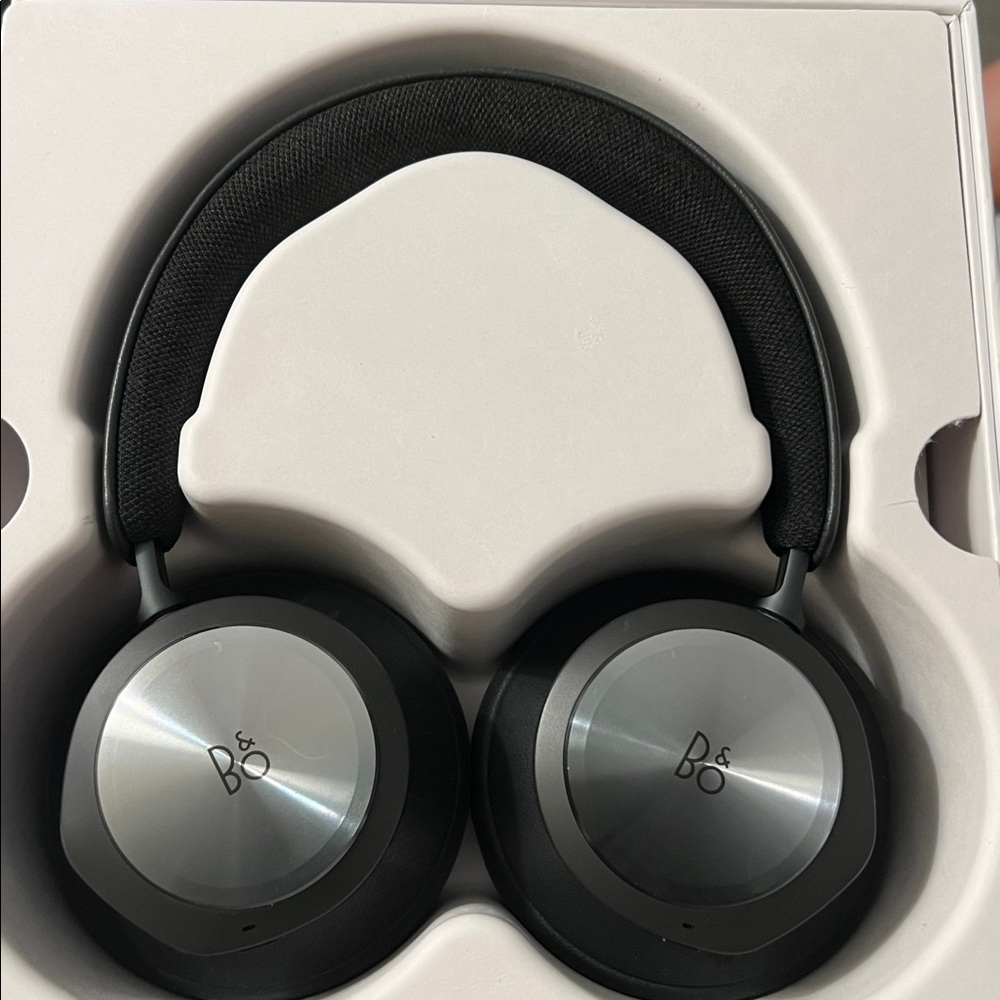 Bang & Olufsen wireless gaming Black Headphones - Picture 6 of 8